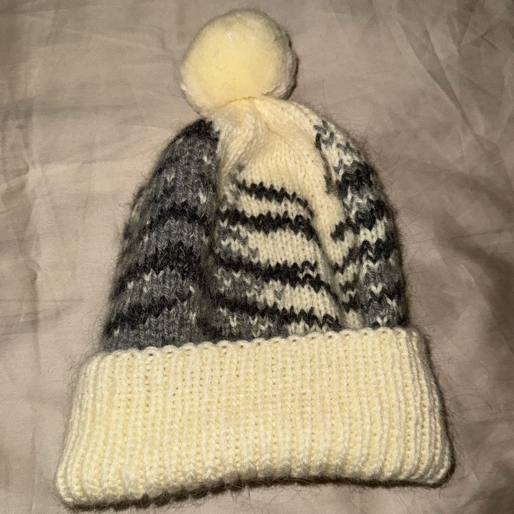 Kate Spade beanie very good condition